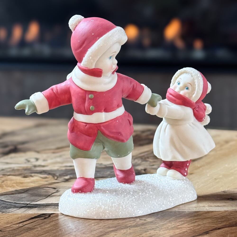 2002 Department 56 "Take My Hand" Simple Traditions Holly Lane Figurine, Holiday - Picture 5 of 14